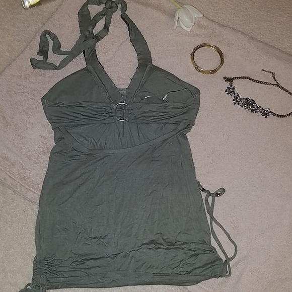 Gorgeous olive green halter top - Picture 5 of 8